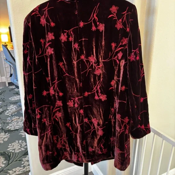 Vintage Dana Buchman Women's Velvet Floral Blazer - Burgundy - Picture 3 of 12
